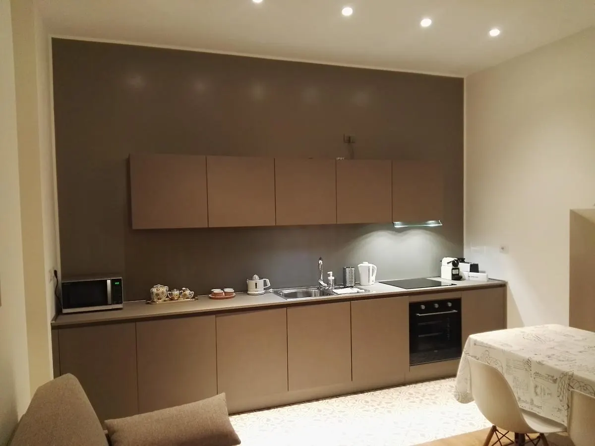 Revere 18 Apt 0*, Milan